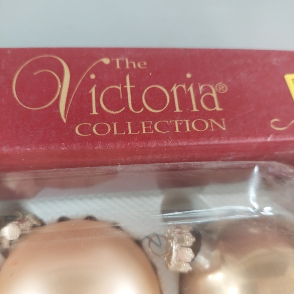 VTG Glass Christmas Ornaments Balls set of 24 Victoria Collection Gold Poinsetti - Picture 3 of 11